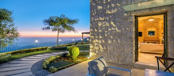 Red Oak House With Garden & Terrace in Assia, Batroun