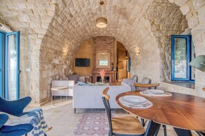 House, 3 Bedrooms, Kitchen, Mountain View | In-room dining