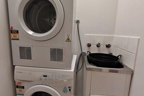 صورة غير مصنفة، 5 من 8، زرّ