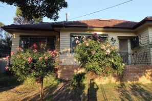 Exterior - Humble Abode near Station, Costco, Eastland (Heathmont)