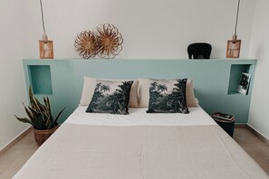 3 bedrooms, iron/ironing board, internet, bed sheets