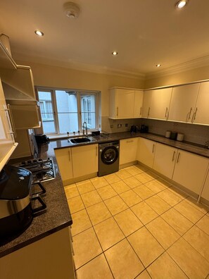 Private kitchen - Modern & Cosy Flat at Clevedon House | Explore Cardiff, Bristol & Wye Valley (Newport)