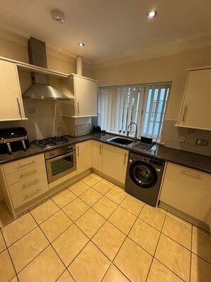 Private kitchen - Modern & Cosy Flat at Clevedon House | Explore Cardiff, Bristol & Wye Valley (Newport)