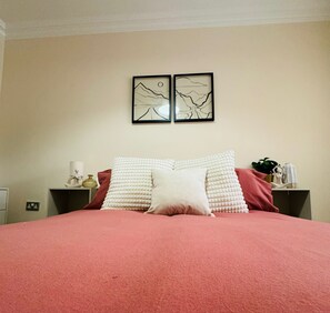 2 bedrooms, iron/ironing board, Internet