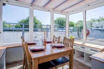 Cosy Cottage - 2 Bedroom Cottage - Mumbles