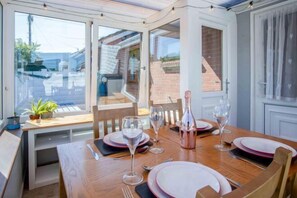 Restaurant - Cosy Cottage - 2 Bedroom Cottage - Mumbles (Mumbles)