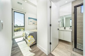 2 bedrooms, WiFi, bed sheets - 2BR/2.5BA Brand New Villa in LA with Free Parking (Los Angeles)