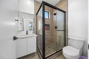 Hair dryer, soap, toilet paper - 2BR/2.5BA Brand New Villa in LA with Free Parking (Los Angeles)