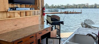 Cozy Cottage/mobile home on the water @ Lake Balckshear