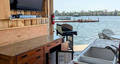 Cozzy Cottage/mobile home on the water @ Lake Balckshear