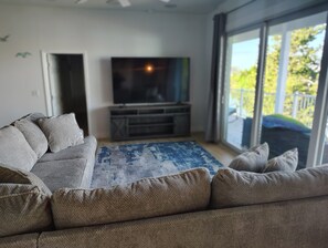 Living area - Waterfront and Gulfview Retreat Hernando Beach (Hernando Beach)