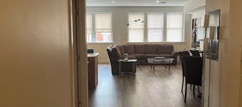 3-bedroom apartment in fabulous Lorain with AC