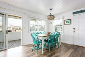 Dining - Beach getaway! Walk to beach, hot tub, near shops (Nags Head)