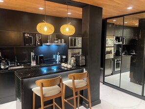 Private kitchen - Luxurious Apartment in Ipanema - Best Location - 3 minutes from the Beach (Rio de Janeiro)