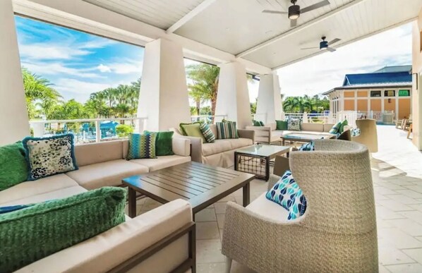 Terrace/patio - Luxury Solara Home • Heated Pool & Spa • Sleeps 12 • Near Disney ✅ (Kissimmee)