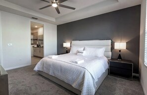 6 bedrooms, desk, iron/ironing board, internet - Luxury Solara Home • Heated Pool & Spa • Sleeps 12 • Near Disney ✅ (Kissimmee)