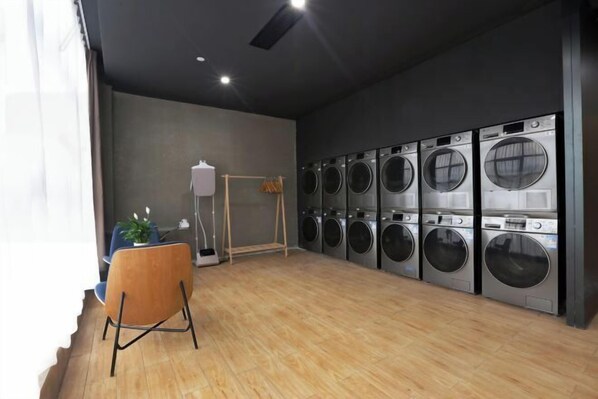 المنشأة من الداخل