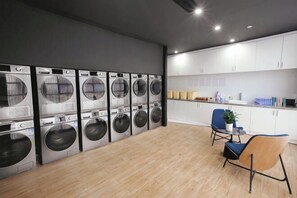 Laundry room - Atour Hotel (Chongqing Jiefangbei, Raffles Plaza, Riverview) (Chongqing)