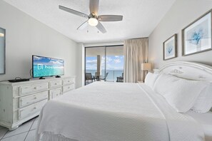 3 habitaciones, tabla de planchar con plancha y ropa de cama