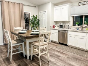 Dining - ROSEVILLE GETAWAY (Roseville)