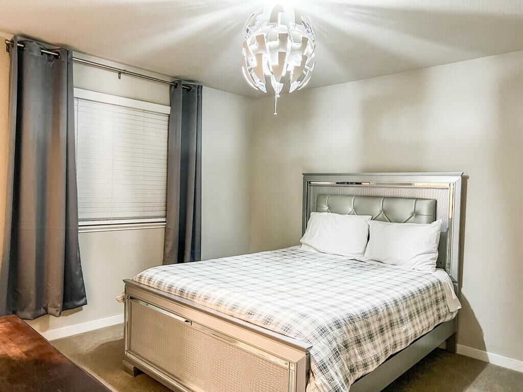 3 quartos, ferros/tábuas de passar roupa, acesso à internet