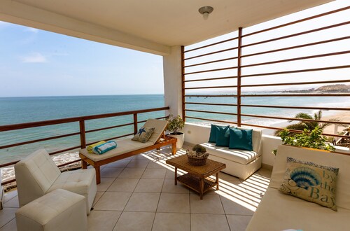 Luxury Oceanfront Condo w/sunrise & sunset breathtaking views. Private cook !