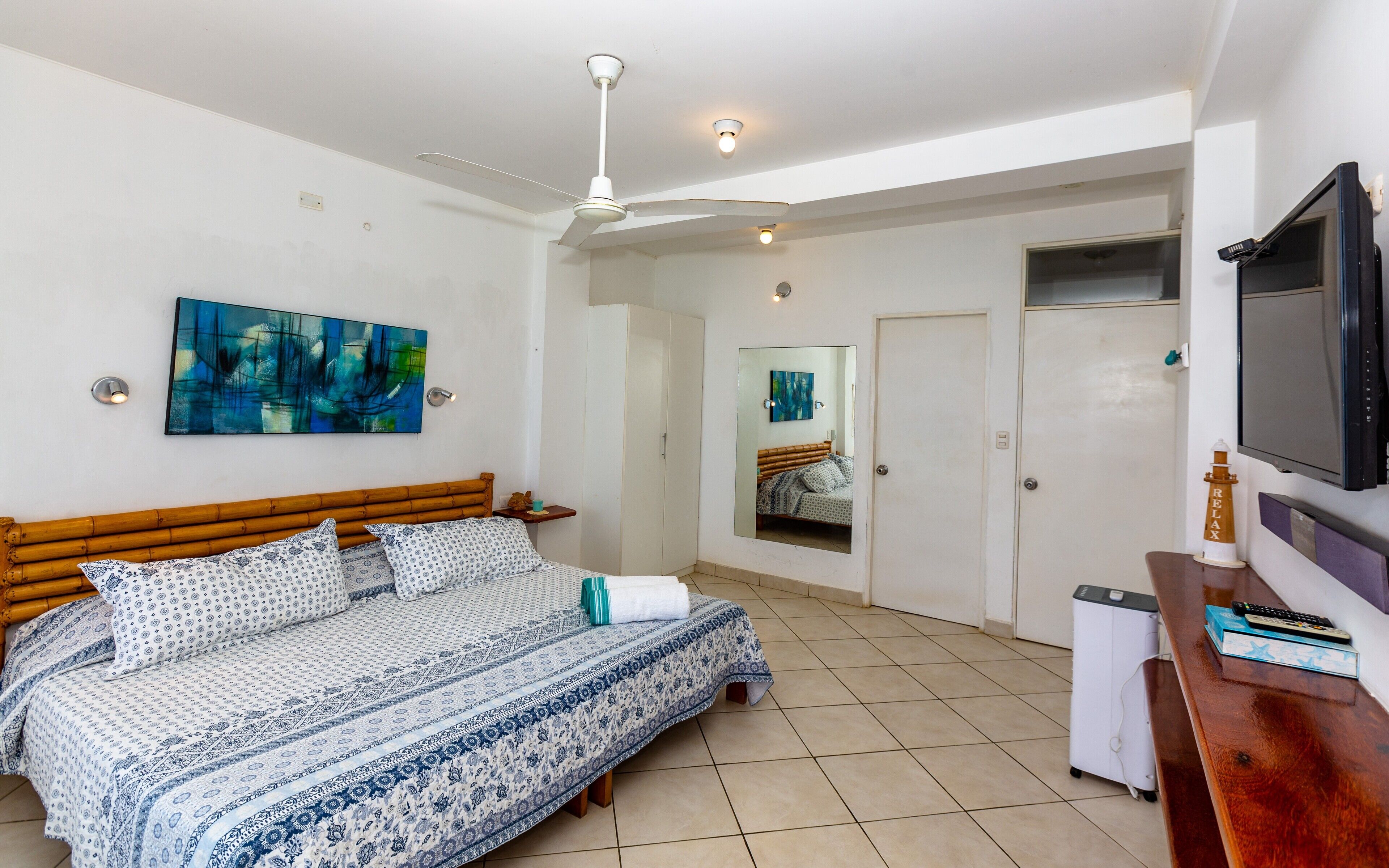 4 bedrooms, iron/ironing board, WiFi, bed sheets