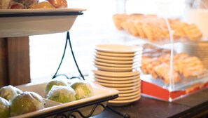 Free breakfast  - King Bed  Non-Smoking  Pet-Friendly – Comfort & Convenience at Wildwood Inn (Crawfordville)