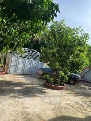 Property grounds - Charming 1-bedroom apartment in Sud est with AC it very nice place for sure (Sud est)