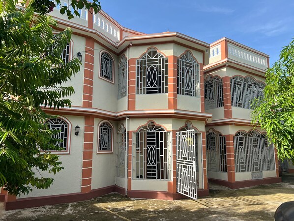 Exterior - Charming 1-bedroom apartment in Sud est with AC it very nice place for sure (Sud est)