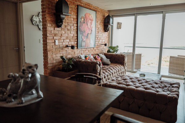 Deluxe Apartment, 2 Bedrooms, City View | Living area
