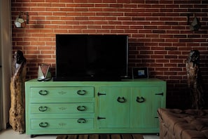 Deluxe Apartment, 2 Bedrooms, City View | Living area
