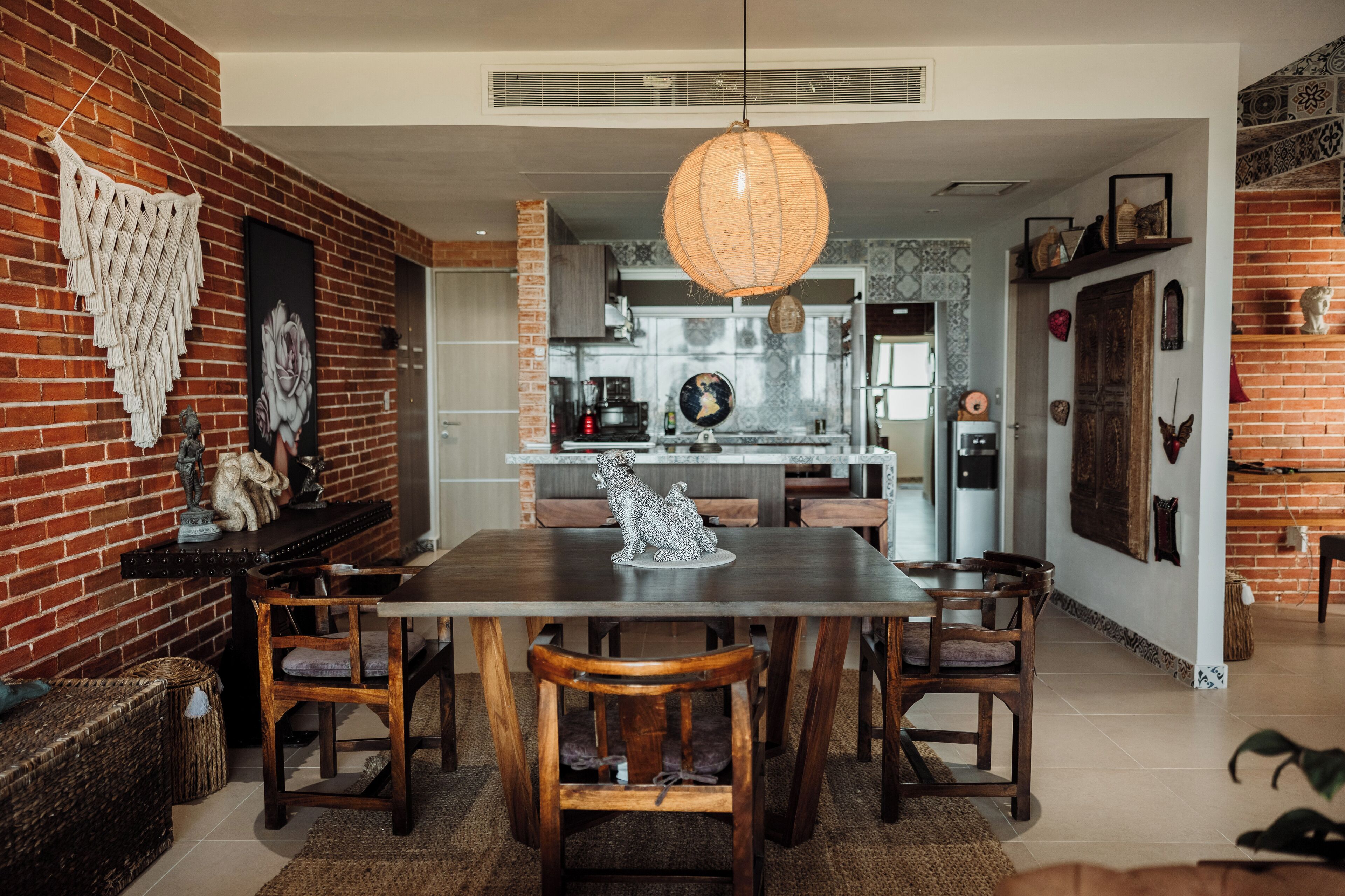 Deluxe Apartment, 2 Bedrooms, City View | Living area | 40-inch flat-screen TV with cable channels