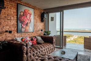 Deluxe Apartment, 2 Bedrooms, City View | Living area