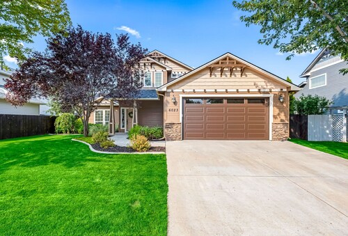 Spacious 4-bedroom house in lovely Boise
