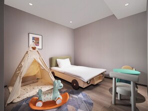Suite, 1 King Bed (Kids Theme)