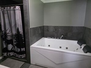 タオル、石鹸、トイレットペーパー