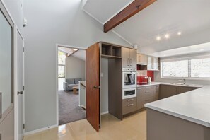 Fridge, cookware/dishes/utensils