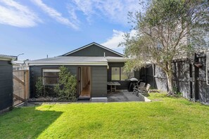 Exterior - Reserve View Retreat - Waihi Beach Holiday Home (Waihi Beach)