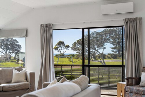 Reserve View Retreat - Waihi Beach Holiday Home