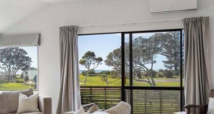 Reserve View Retreat - Waihi Beach Holiday Home