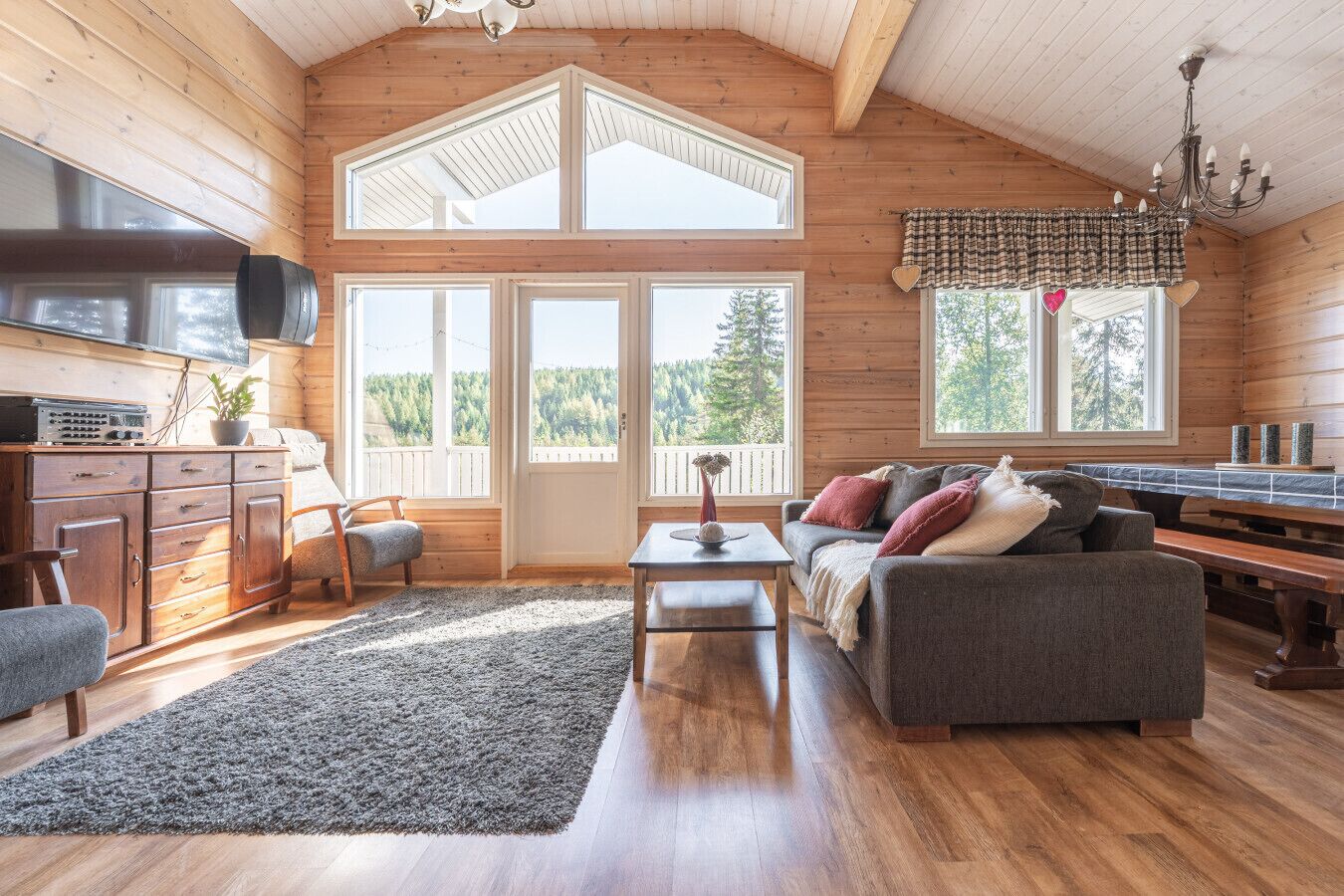 Télévision, cheminée