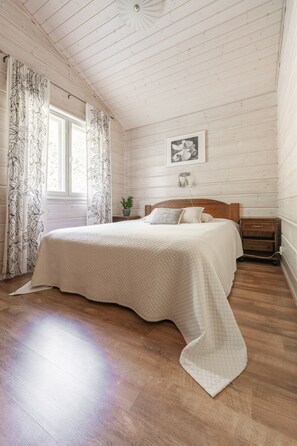 3 chambres, fer et planche à repasser, Wi-Fi, draps fournis