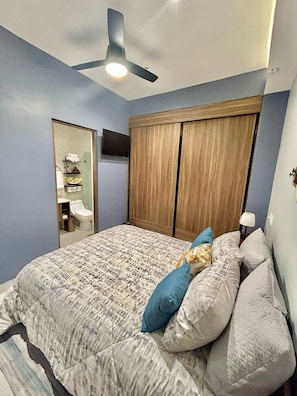 2 bedrooms, iron/ironing board, Internet, bed sheets
