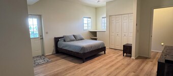 Downtown barn dominium house with views and lots of space