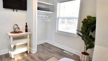 2 bedrooms, desk, iron/ironing board, travel crib