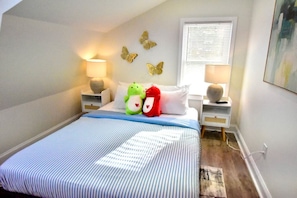 2 bedrooms, desk, iron/ironing board, travel crib