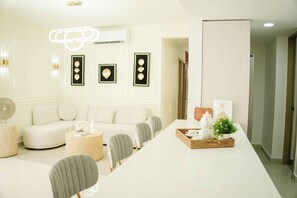 Interior - New Glam apartment<Pool~Gym~ Fast Wi-Fi ~City~A/C (Santiago de los Caballeros)