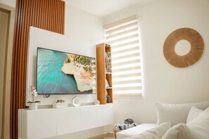 Living area - New Glam apartment<Pool~Gym~ Fast Wi-Fi ~City~A/C (Santiago de los Caballeros)