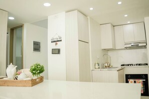Private kitchen - New Glam apartment<Pool~Gym~ Fast Wi-Fi ~City~A/C (Santiago de los Caballeros)